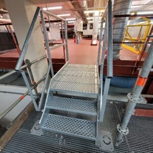 Escalier circulation bâtiments industriels