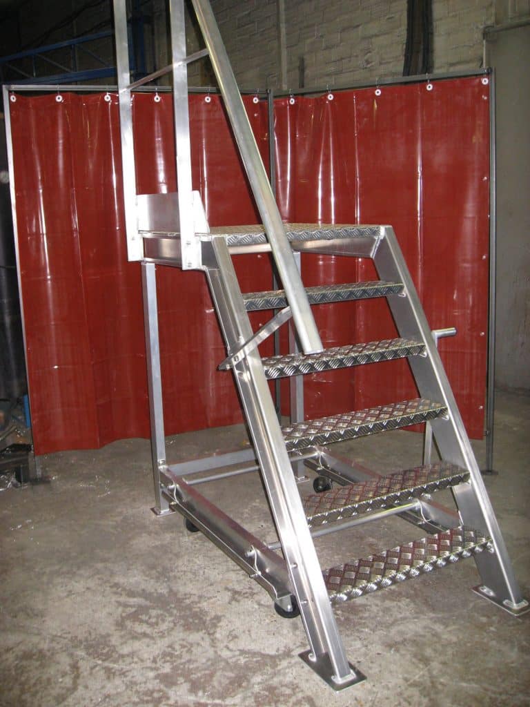 Plateforme individuelle roulante garde corps 1 coté