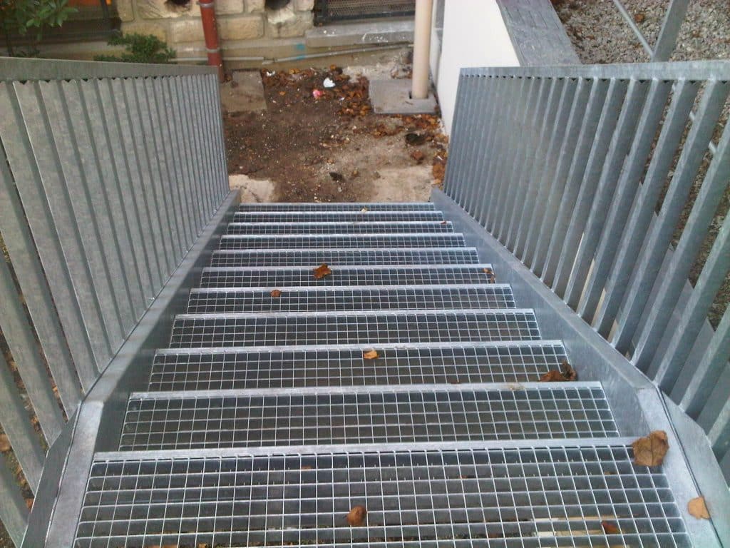 Escalier d'accès en acier