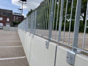 Garde corps barreaudé en acier galvanisé