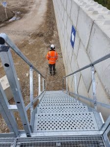 Escalier technique en acier avec palier pour accès chantier