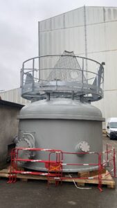Plateforme et échelle d’accès sur dôme de cuve